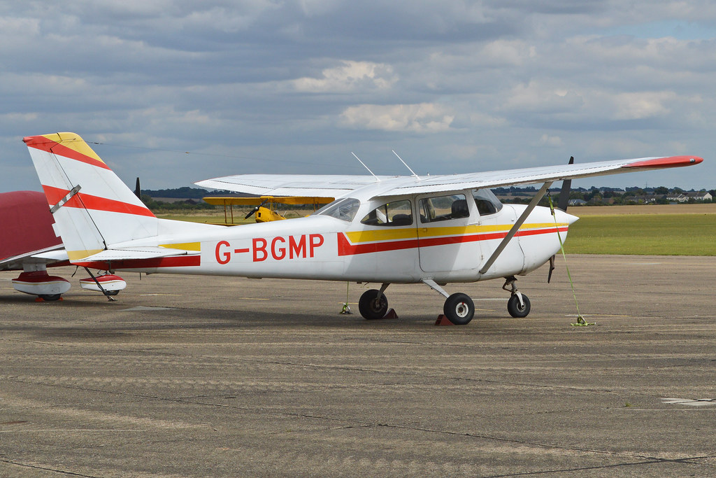 Light aircraft on a busy general-aviation apron and taxiway